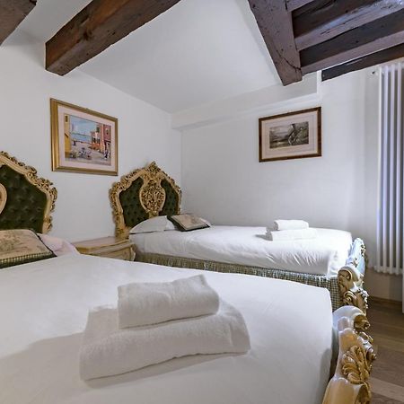 Gondola Luxury - Campo Santi Filippo E Giacomo By Wonderful Italy Veneţia Exterior foto