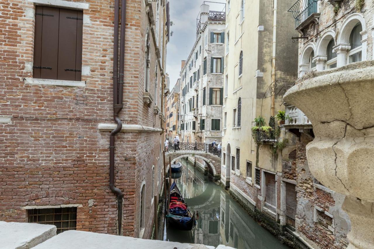 Gondola Luxury - Campo Santi Filippo E Giacomo By Wonderful Italy Veneţia Exterior foto
