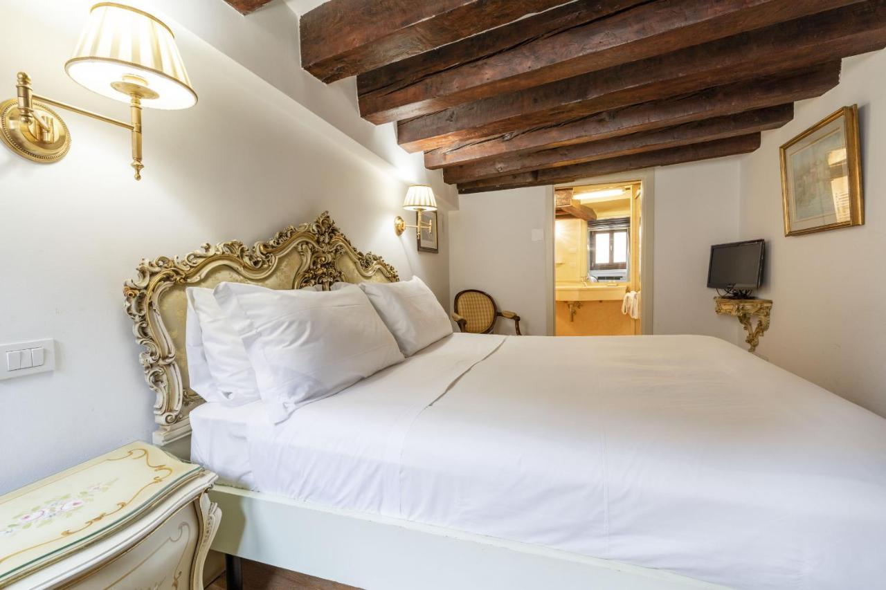 Gondola Luxury - Campo Santi Filippo E Giacomo By Wonderful Italy Veneţia Exterior foto