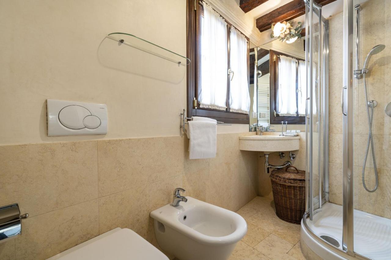 Gondola Luxury - Campo Santi Filippo E Giacomo By Wonderful Italy Veneţia Exterior foto