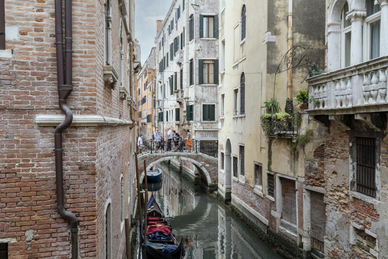 Gondola Luxury - Campo Santi Filippo E Giacomo By Wonderful Italy Veneţia Exterior foto
