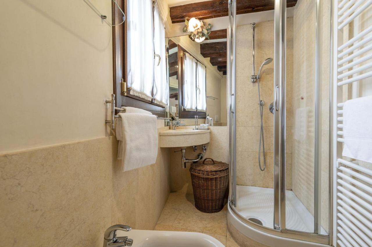Gondola Luxury - Campo Santi Filippo E Giacomo By Wonderful Italy Veneţia Exterior foto