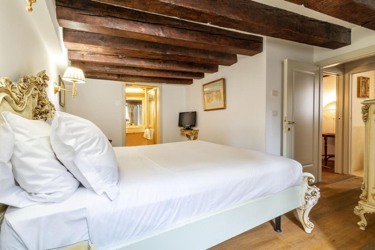 Gondola Luxury - Campo Santi Filippo E Giacomo By Wonderful Italy Veneţia Exterior foto