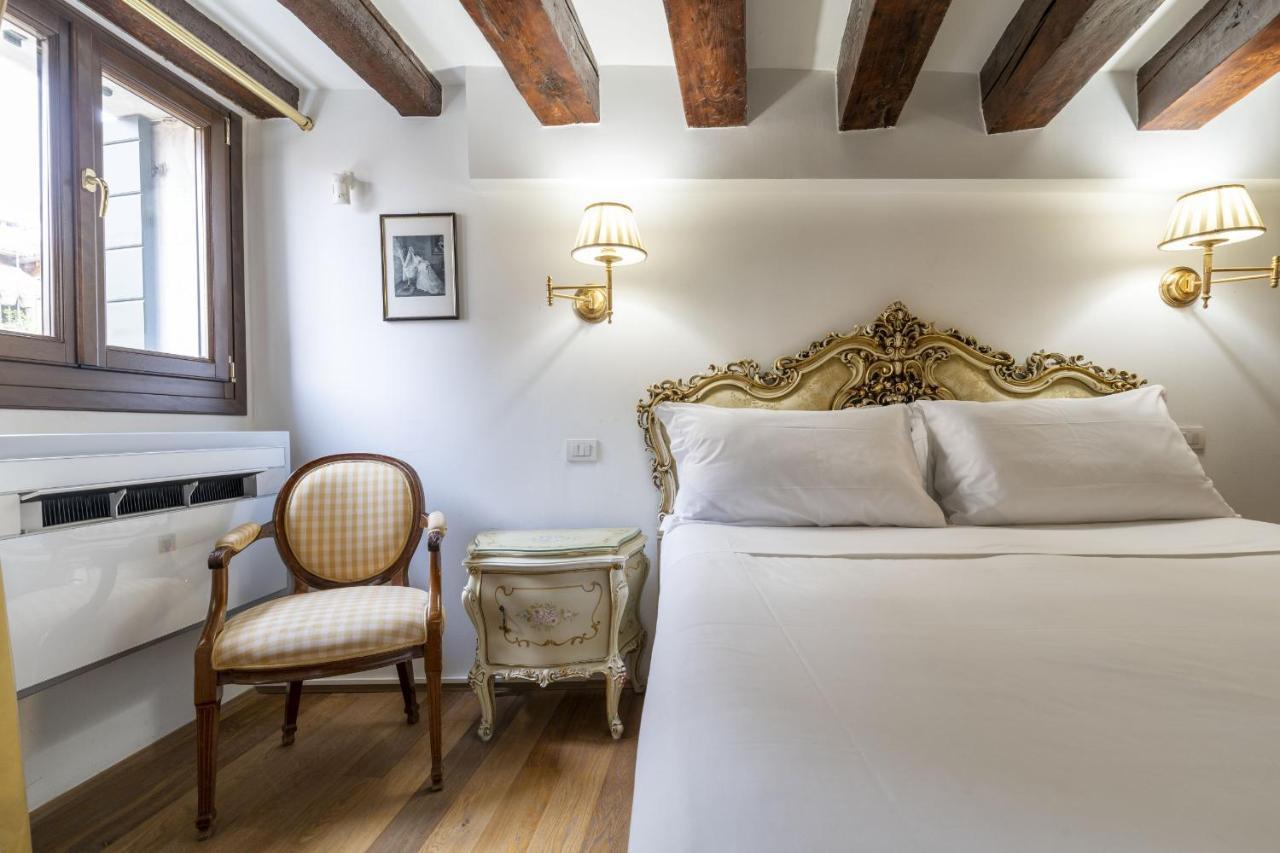 Gondola Luxury - Campo Santi Filippo E Giacomo By Wonderful Italy Veneţia Exterior foto
