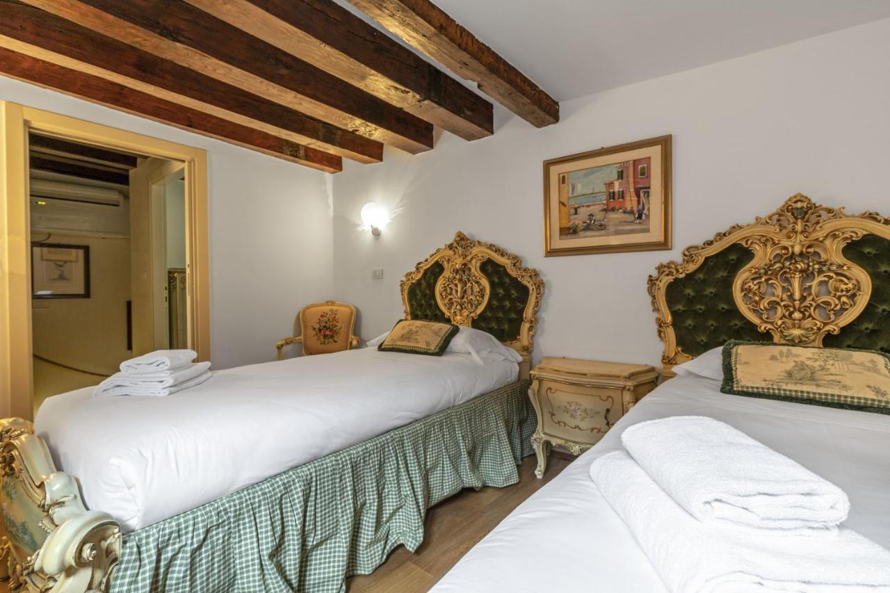 Gondola Luxury - Campo Santi Filippo E Giacomo By Wonderful Italy Veneţia Exterior foto